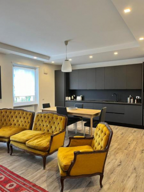 APARTMENT ON THE SQUARE